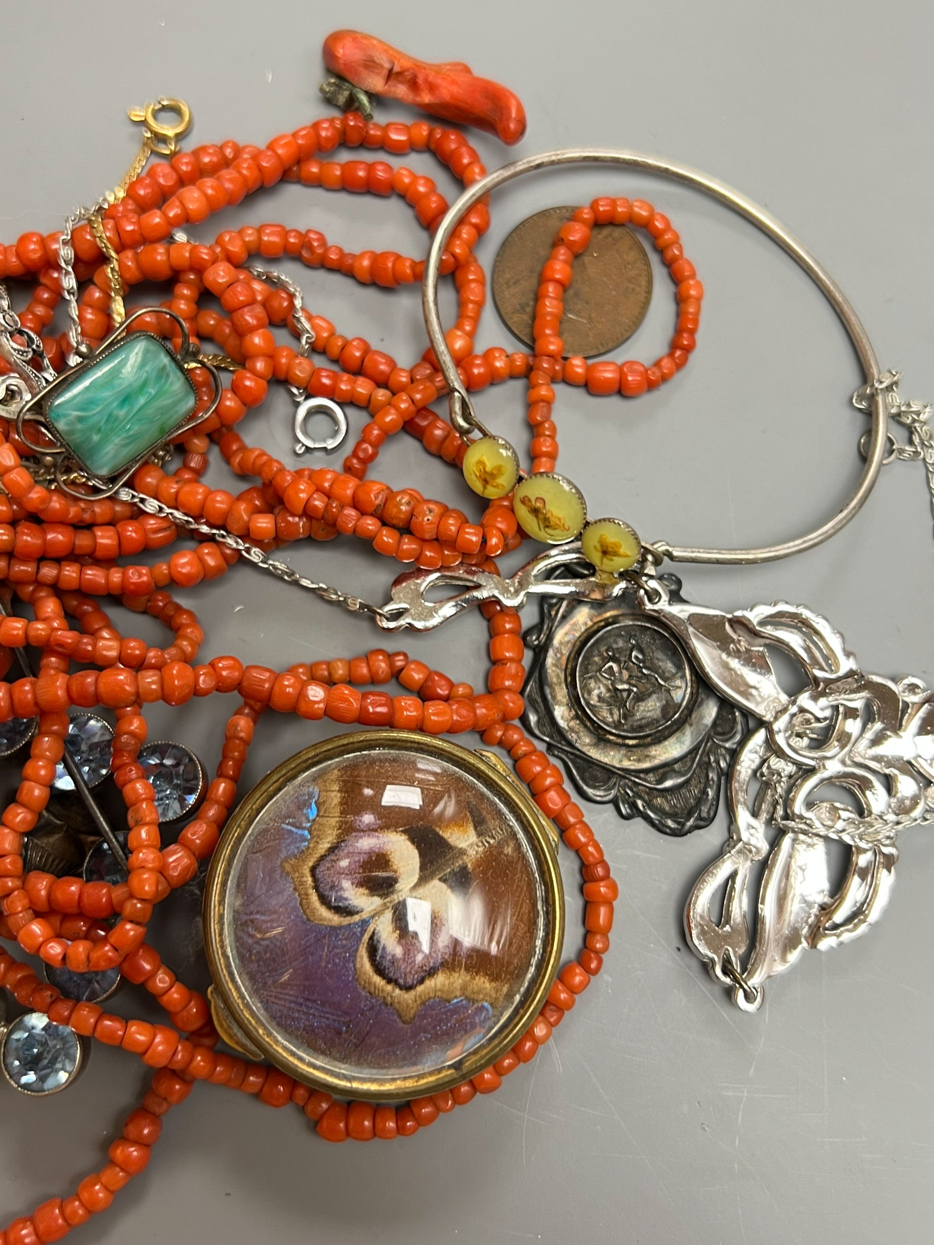 A small group of assorted minor jewellery including a white metal brooch, coral necklace etc. in a small burr walnut box.